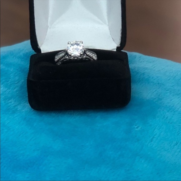 Very Pretty “Brilliant Lace Framed Natural White Topaz” Victorian Collectible - Picture 6 of 6